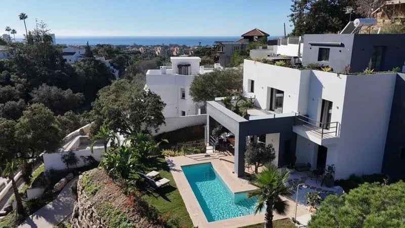 Villa in Elviria - view 1