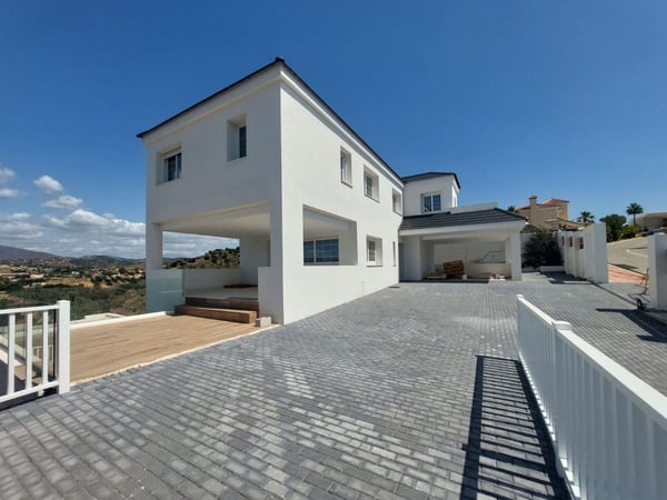 Villa in Mijas Costa - view 1