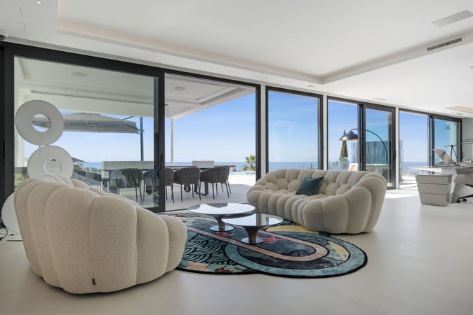 Villa in El Paraiso - view 1