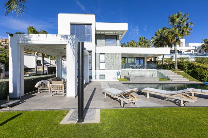 Villa in Benahavis - view 1