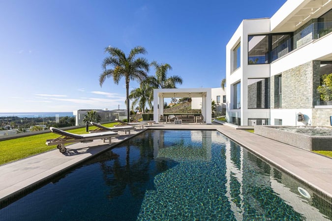 Villa in Benahavis - view 1