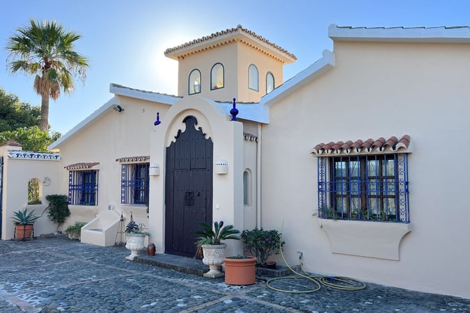Villa in Estepona - view 1