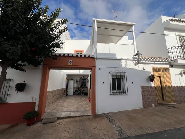 House in Estepona - view 1