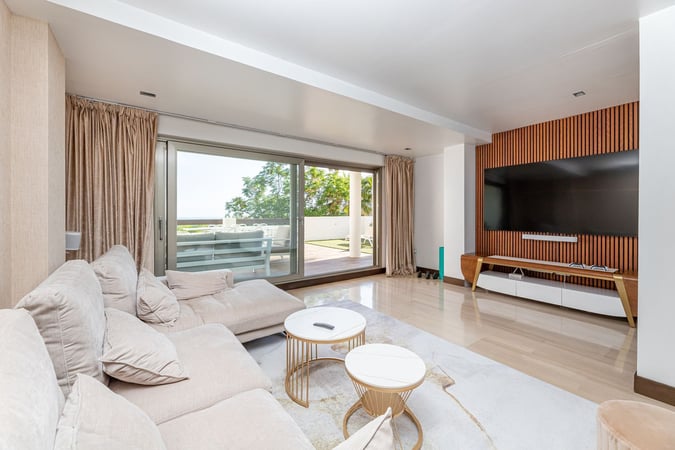 Apartment in Benahavis - view 1