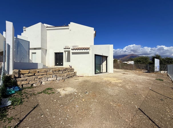House in Estepona - view 1