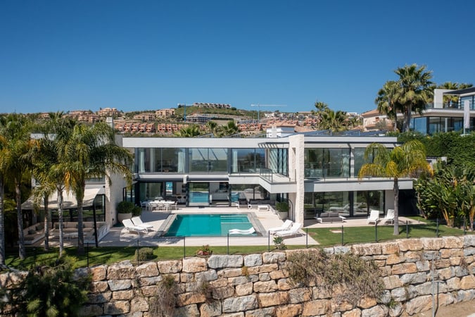 Villa in Benahavis - view 1