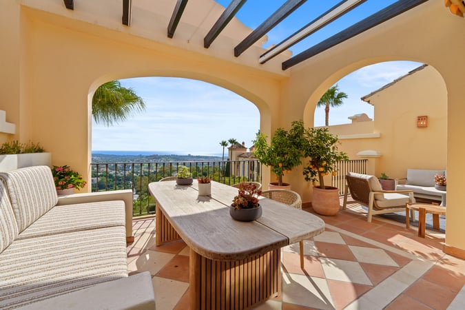 Penthouse in Benahavis - view 1