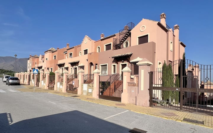 House in Estepona - view 1