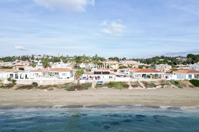 Villa in El Chaparral - view 1