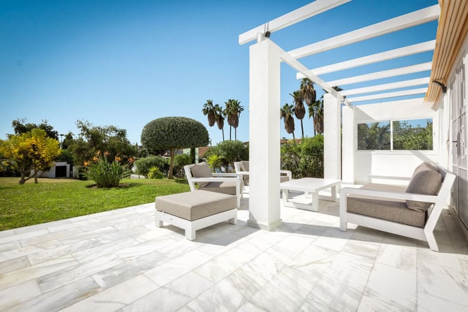 Apartment in Nueva Andalucia - view 1