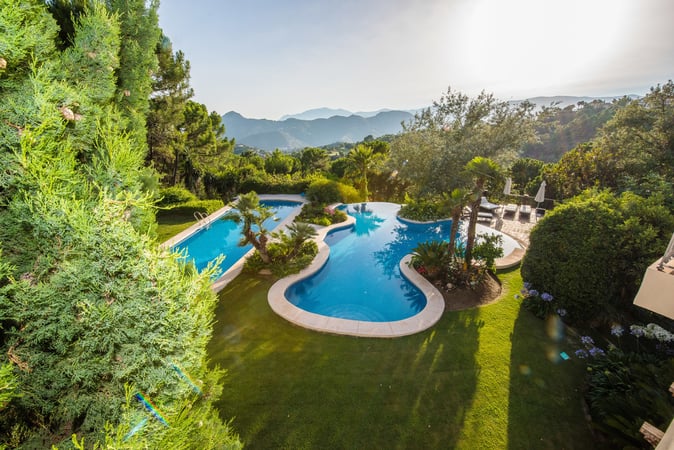 Villa in Benahavis - view 1