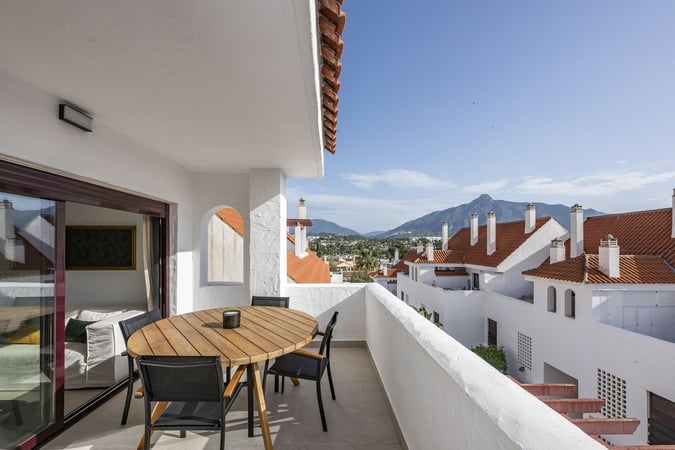 Apartment in Nueva Andalucia - view 1