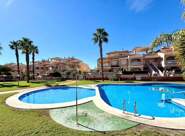 Penthouse in Playa Flamenca - view 1