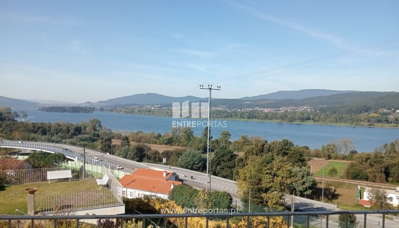 House in Vila Nova de Cerveira - view 1