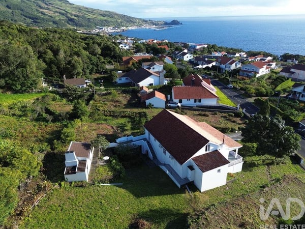House in Lajes - view 1
