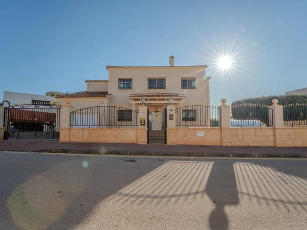 Villa in San Fulgencio - view 1