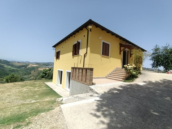 House in Castiglione Messer Raimondo - view 1