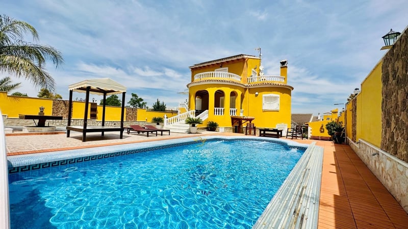 Villa in Molins - view 1