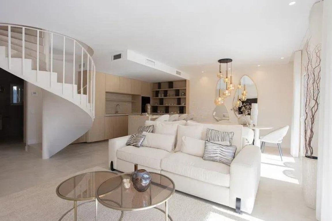 Apartment in Nueva Andalucia - Image 2