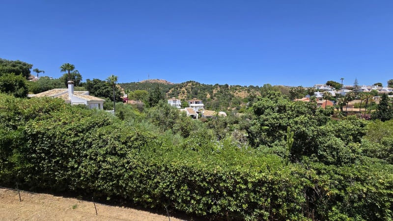 Villa in Sitio de Calahonda - view 1