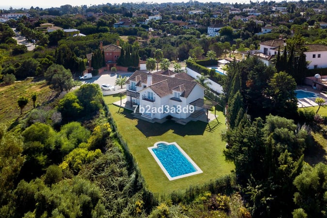 Villa in Sotogrande - view 1