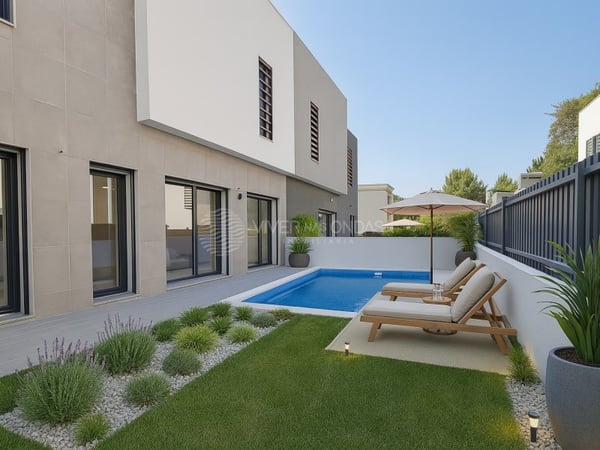 Villa in Portela - view 1