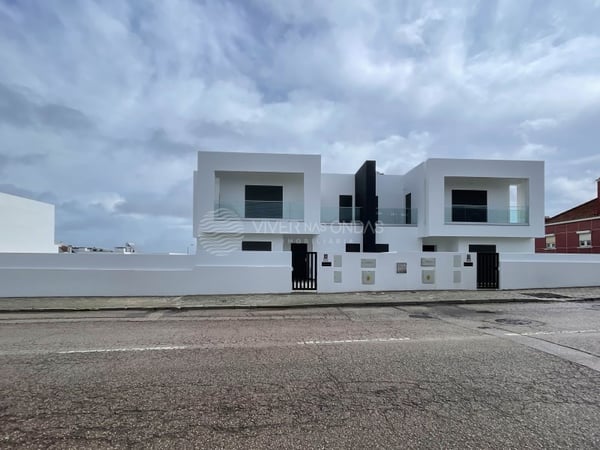 Villa in Corroios - view 1