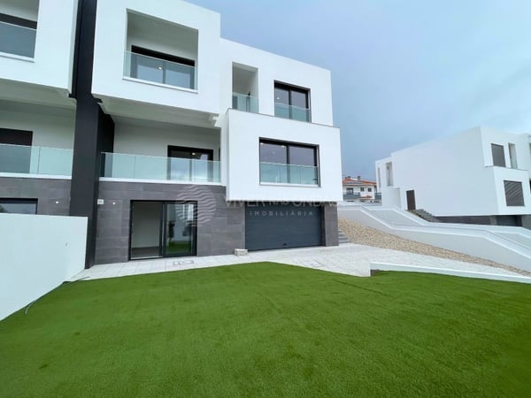 Villa in Corroios - view 1