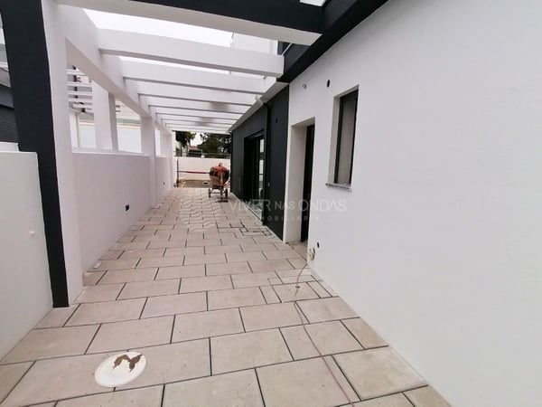 Villa in Fernao Ferro - view 1