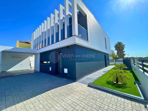 Villa in Vila Nogueira de Azeitao - view 1