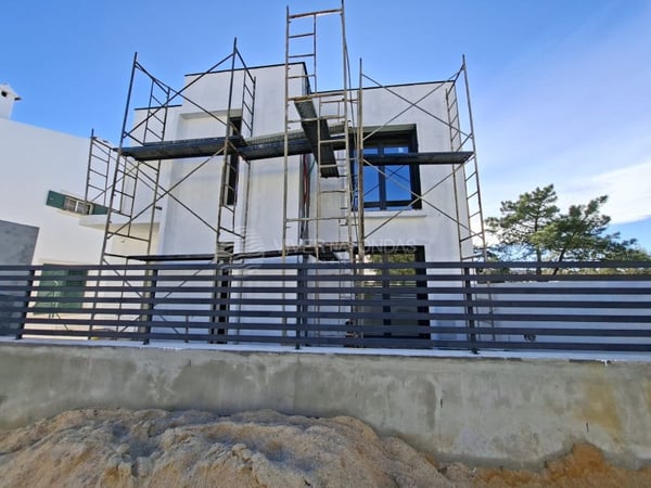 Villa in Sobreda - view 1