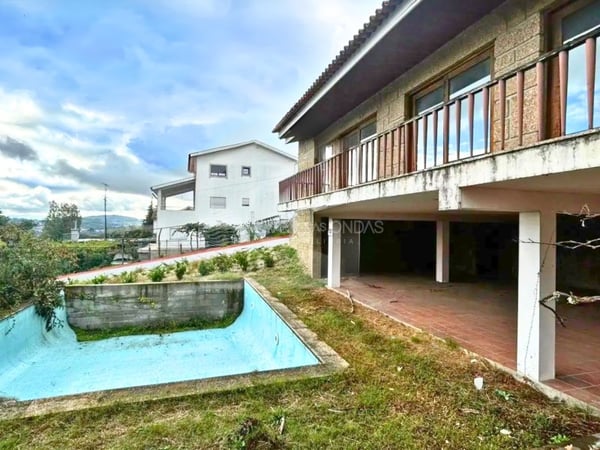 Villa in Azurem - view 1