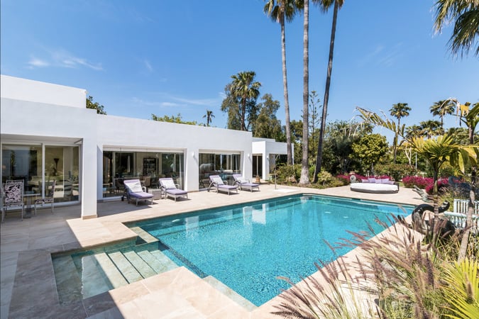 House in El Paraiso - view 1