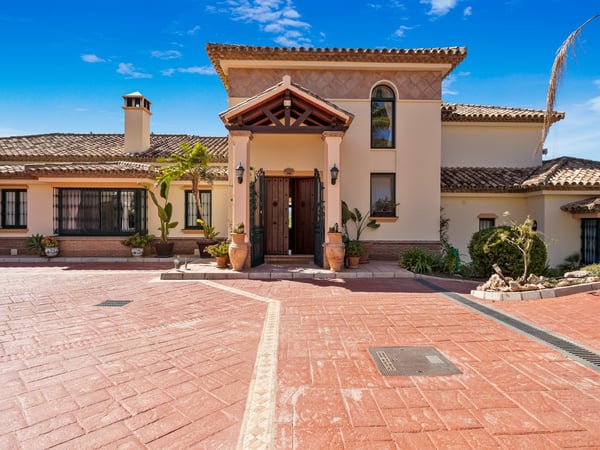 House in Benahavis - view 1