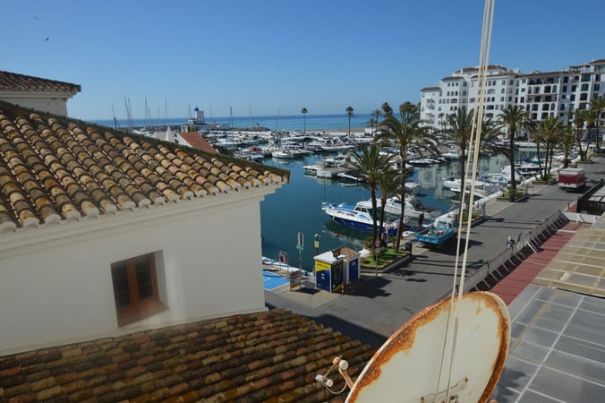 Apartment in La Duquesa - view 1