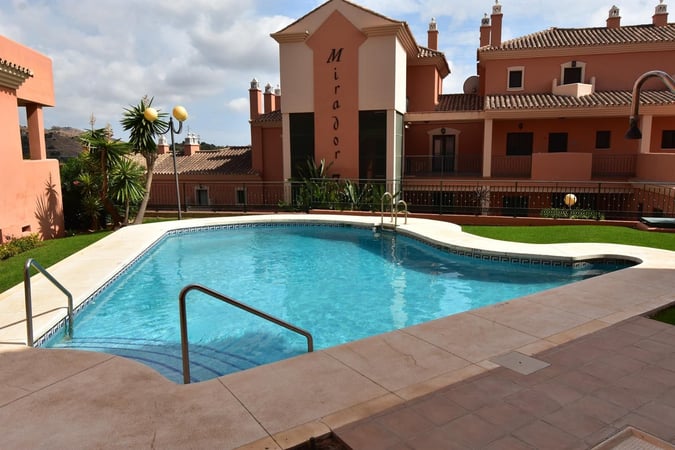Apartment in Elviria - view 1