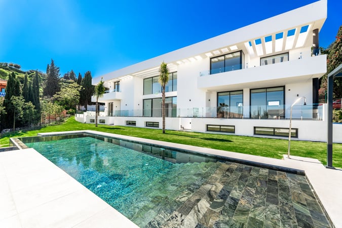 House in El Paraiso - view 1