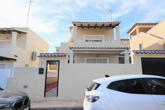House in Villamartin - view 1