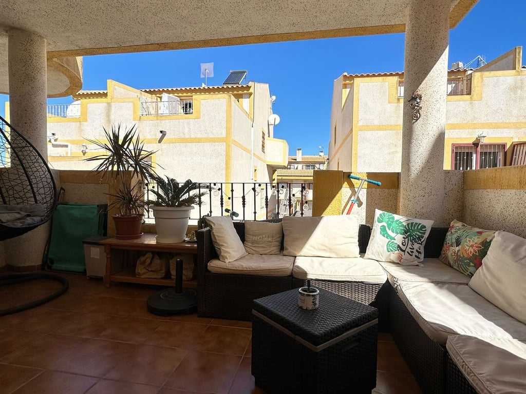 Apartment in Residencia los Altos - Image 3