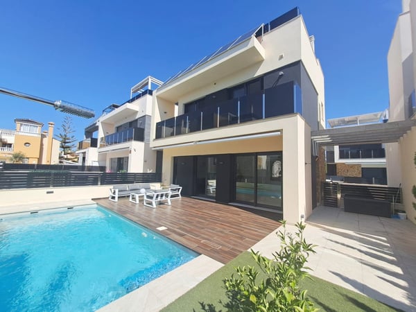 Villa in La Zenia - view 1