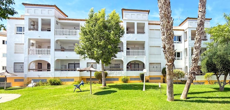 Apartment in Villamartin - view 1