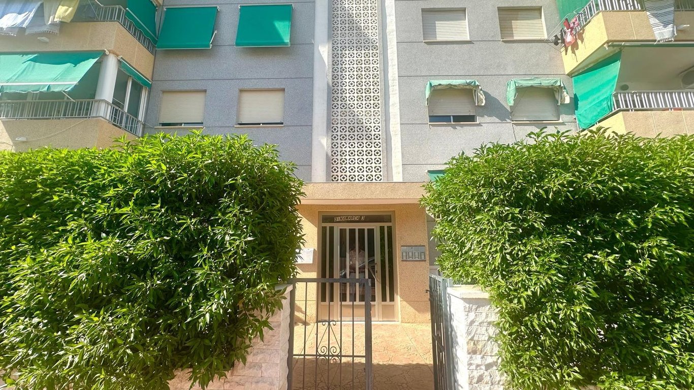 Apartment in Punta Prima - Image 3