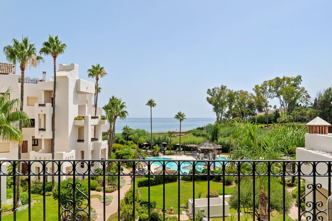 House in Estepona - view 1