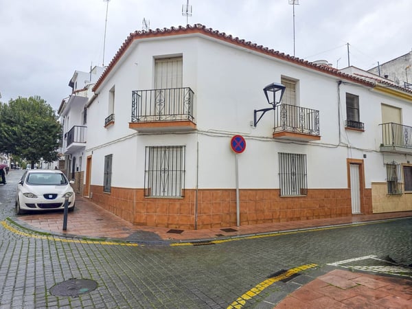 House in Estepona - view 1