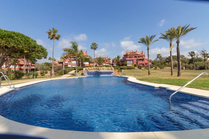House in Elviria - view 1