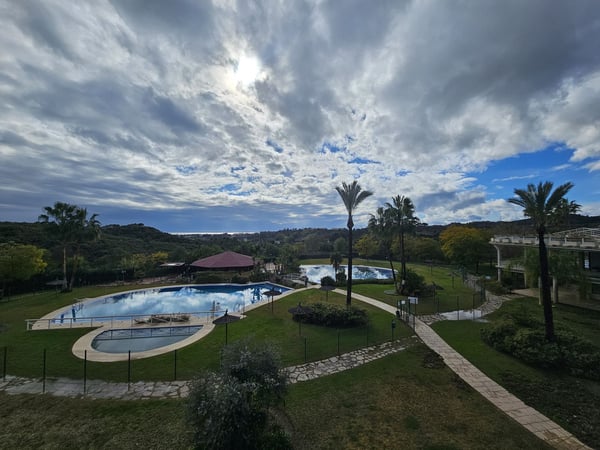 Apartment in Benahavis - view 1