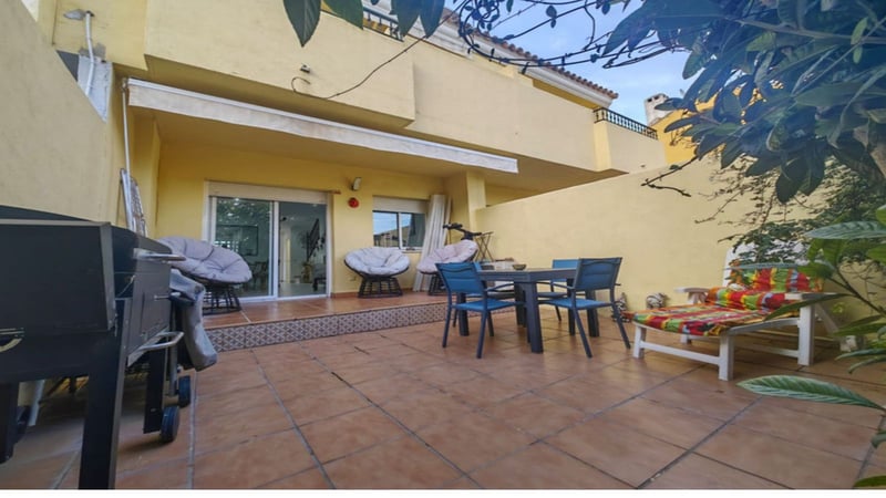 House in Estepona - view 1
