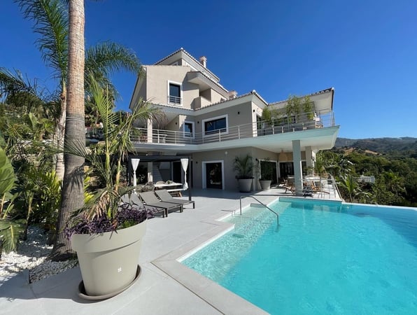 Villa in Elviria - view 1