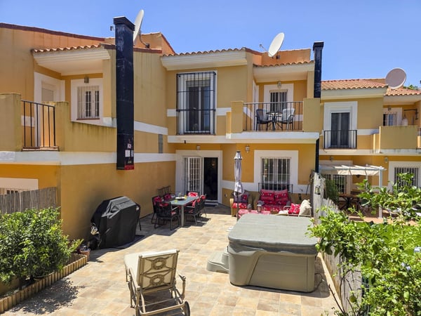 House in La Duquesa - view 1