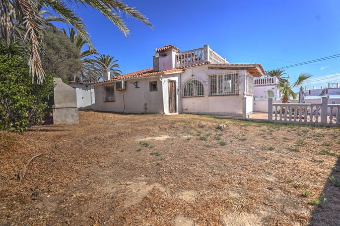 Villa in El Faro - view 1